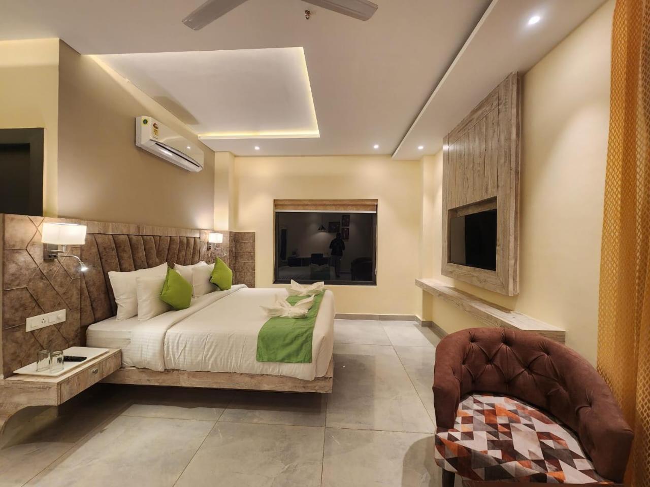 Aachman River And Valley View Resort Dharamshala - A Riverside Resort With Balcony View Exterior photo