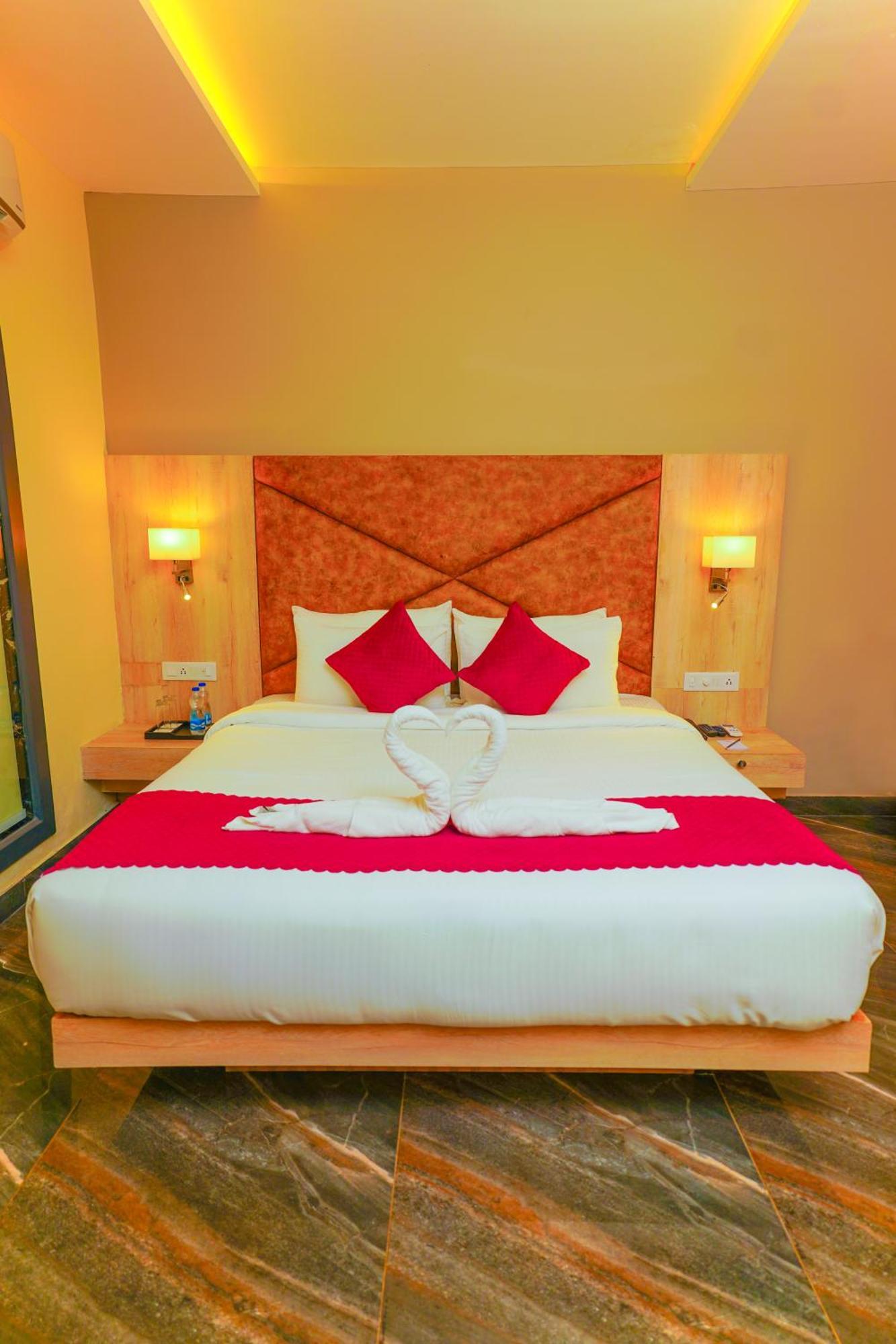 Aachman River And Valley View Resort Dharamshala - A Riverside Resort With Balcony View Exterior photo