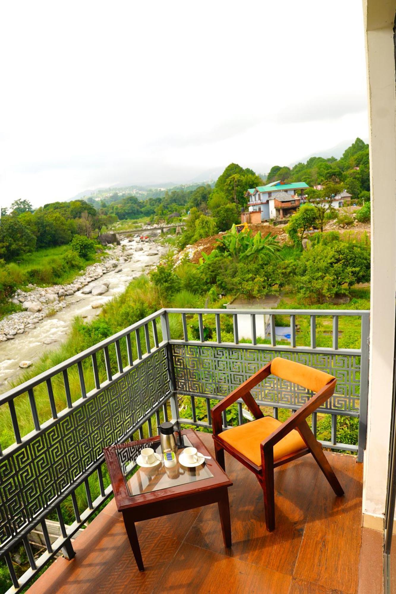 Aachman River And Valley View Resort Dharamshala - A Riverside Resort With Balcony View Exterior photo