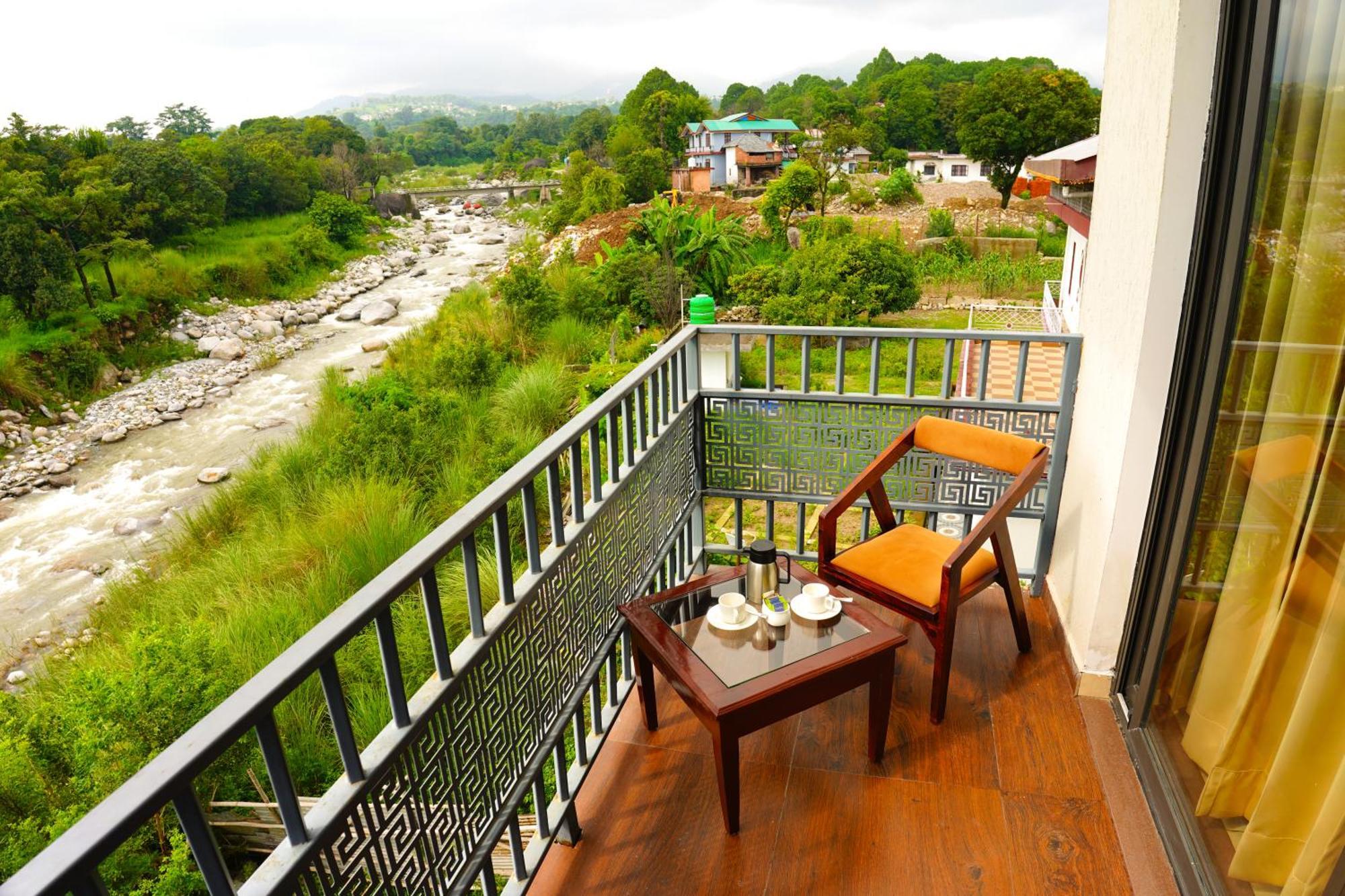 Aachman River And Valley View Resort Dharamshala - A Riverside Resort With Balcony View Exterior photo
